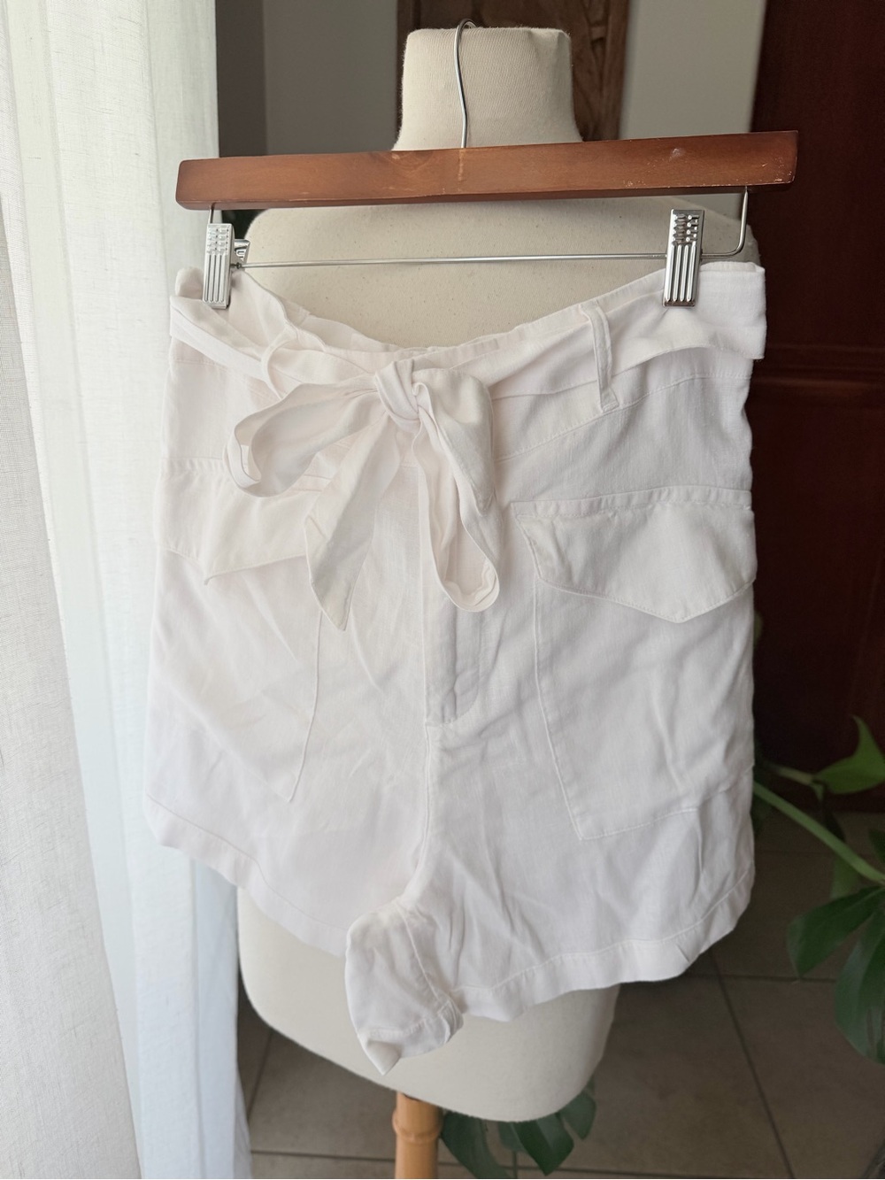 Nicole Miller New York White Paperbag Tie Waist Shorts Size Medium